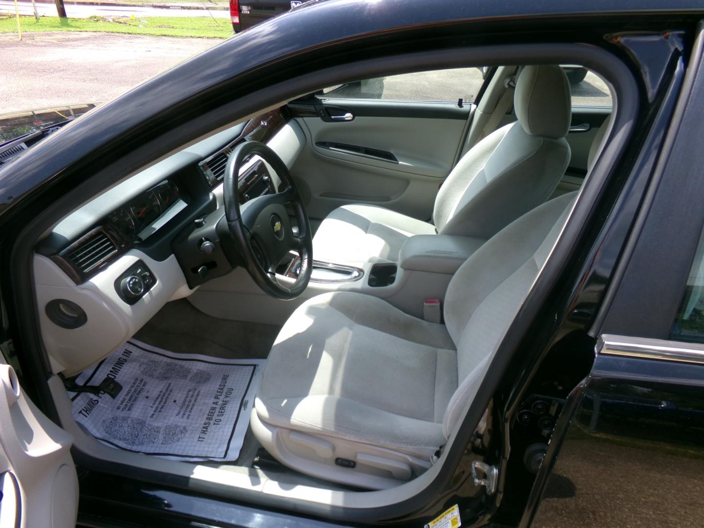 2014 Black /Gray Chevrolet Impala LT (2G1WB5E35E1) with an 3.6L V6 DOHC 16V FFV engine, 6-Speed Automatic transmission, located at 401 First NE, Bearden, AR, 71720, (870) 687-3414, 33.726528, -92.611519 - Photo#7
